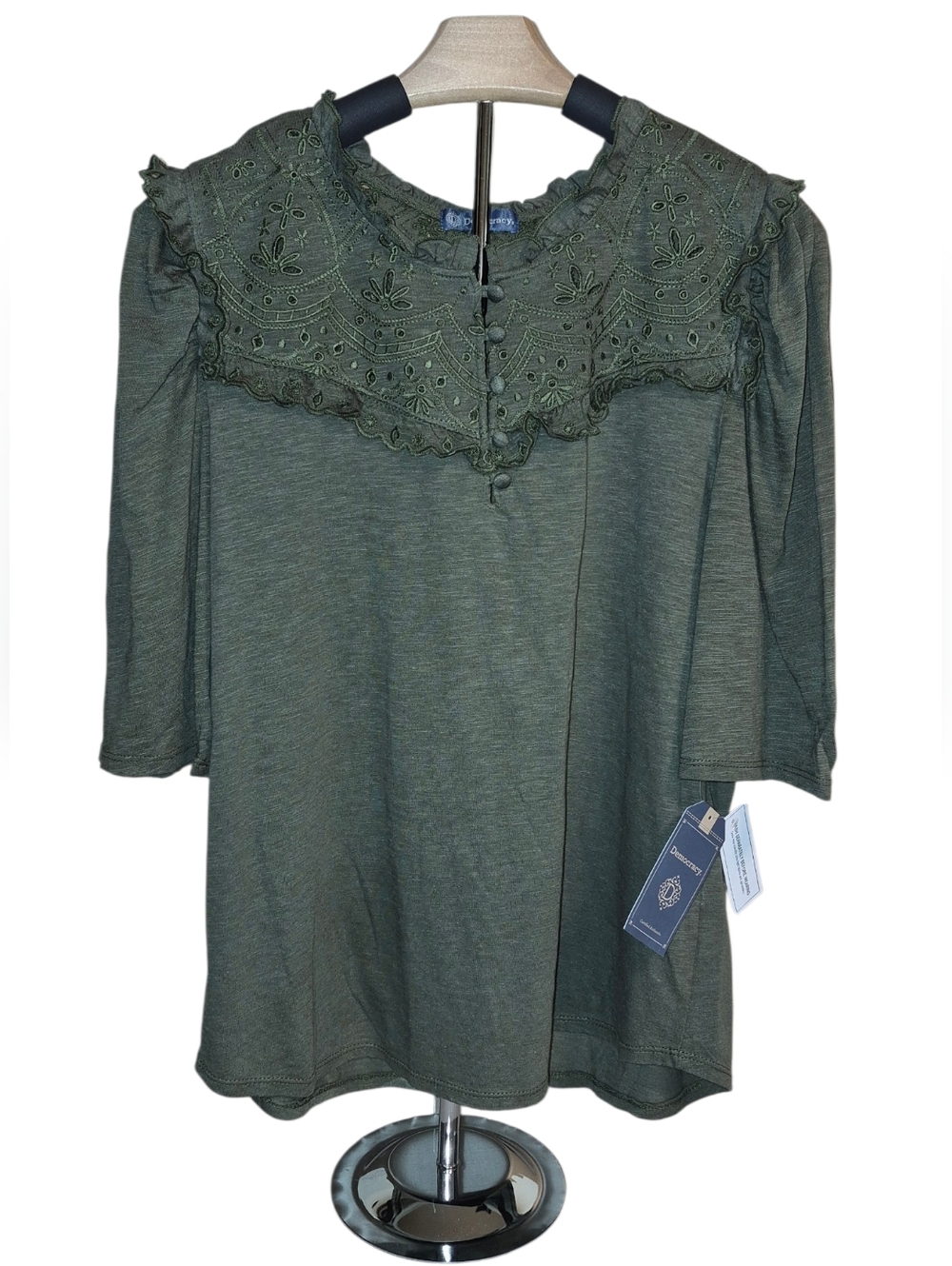 NWT Democracy Embroidered Puff Sleeve Top w/ Half Button - Size Large